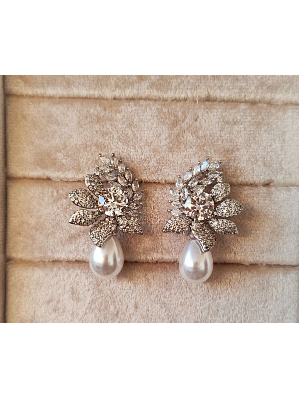 Brinco Clássico Noiva Zircônias Strass E Gota Pérola Festa