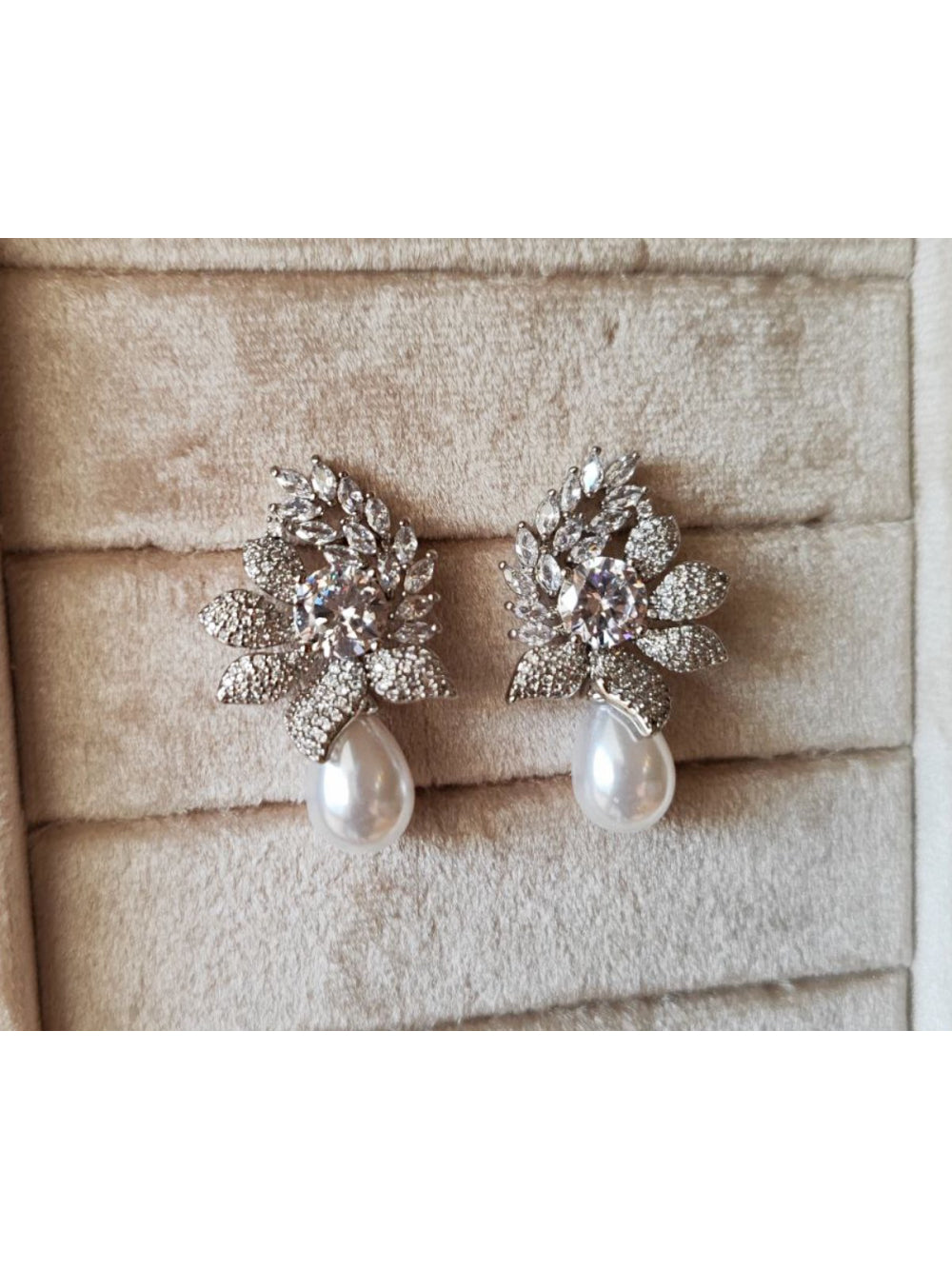 Brinco Clássico Noiva Zircônias Strass E Gota Pérola Festa