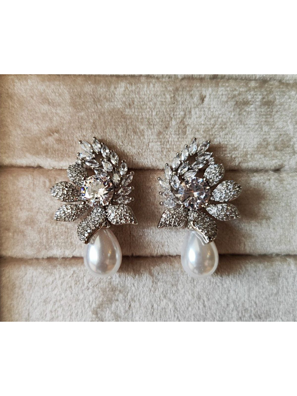 Brinco Clássico Noiva Zircônias Strass E Gota Pérola Festa