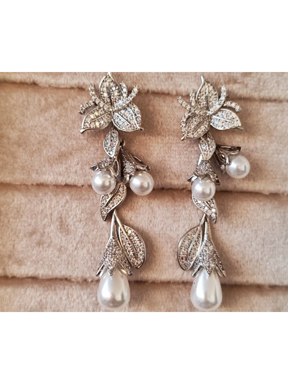 Brinco Longo Flores De Strass E Pérolas Festa Noiva Clássico