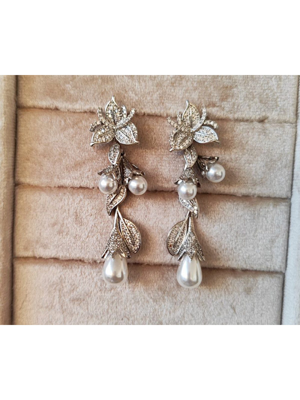 Brinco Longo Flores De Strass E Pérolas Festa Noiva Clássico