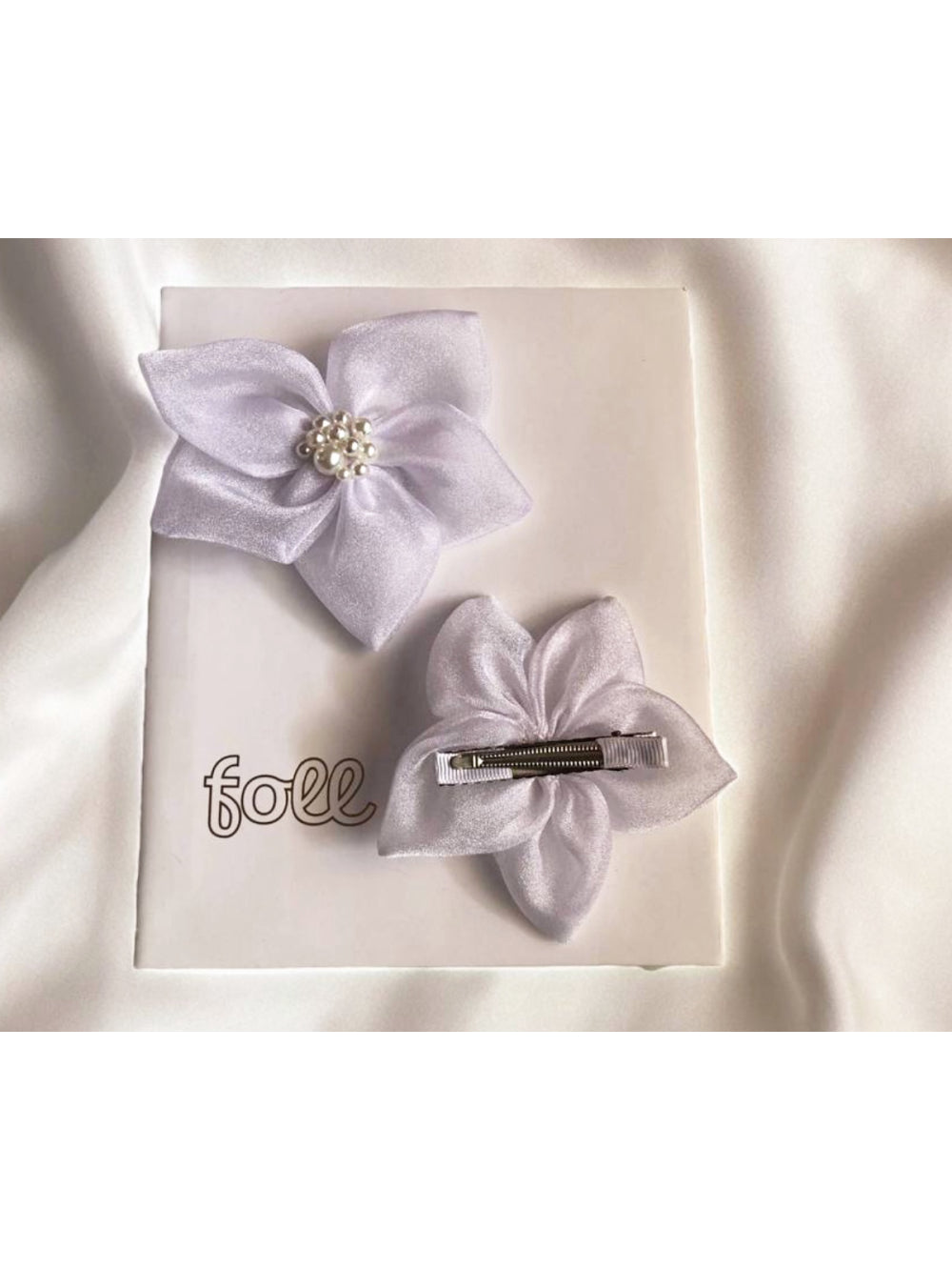 Flor de Organza com Pérolas Par Bico de Pato Penteado Noiva