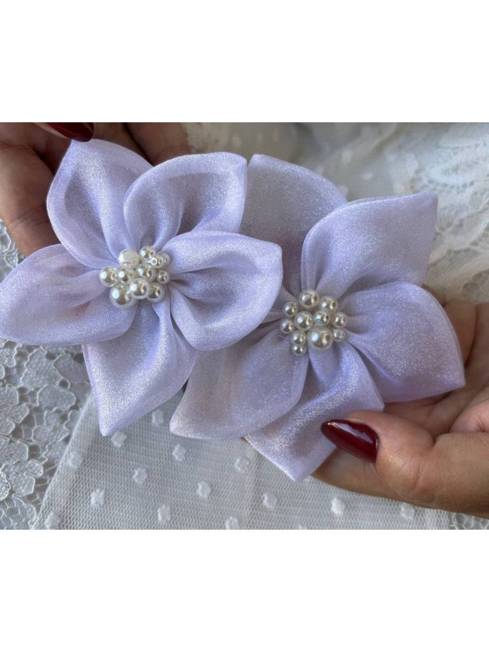 Flor de Organza com Pérolas Par Bico de Pato Penteado Noiva