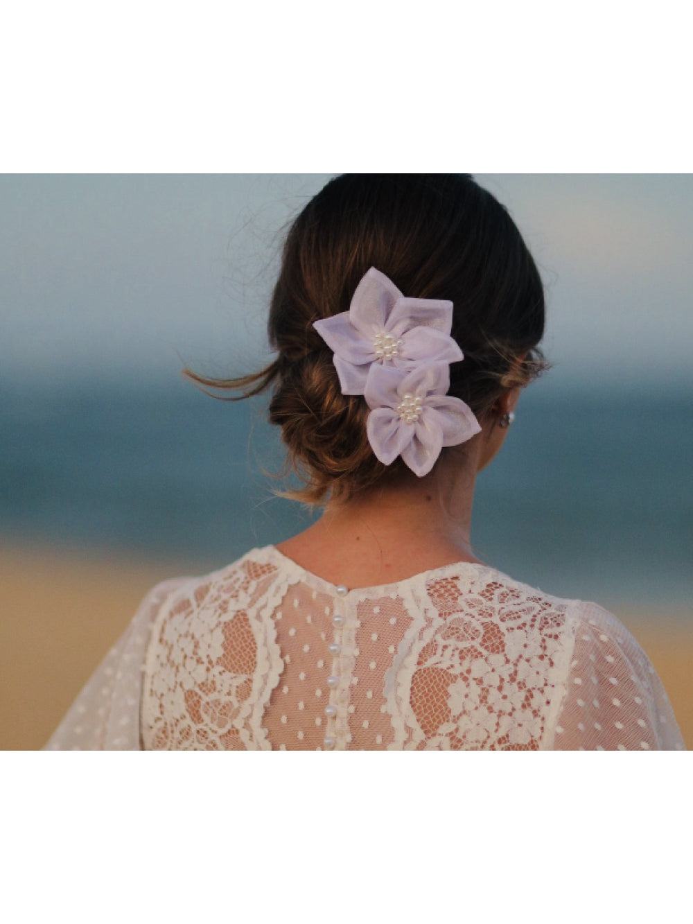 Flor de Organza com Pérolas Par Bico de Pato Penteado Noiva