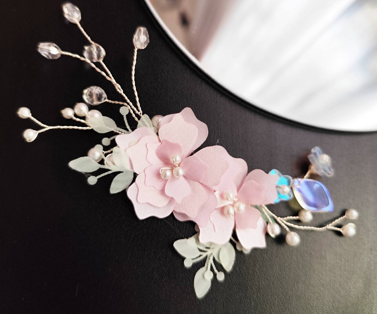 Arranjo de Cabelo Flor Rosa com Cristais e Pérolas Delicado Daminha Casamento