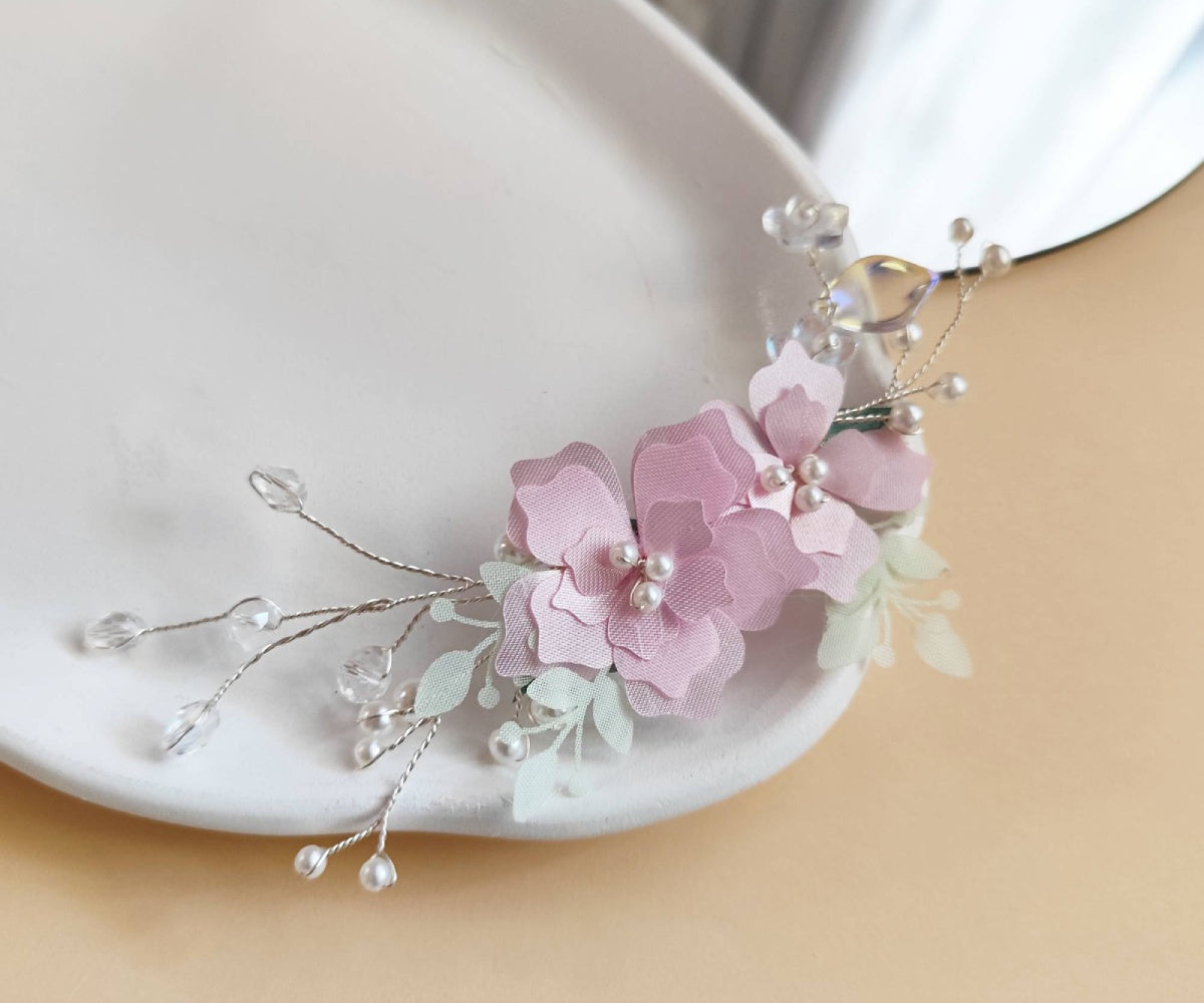 Arranjo de Cabelo Flor Rosa com Cristais e Pérolas Delicado Daminha Casamento