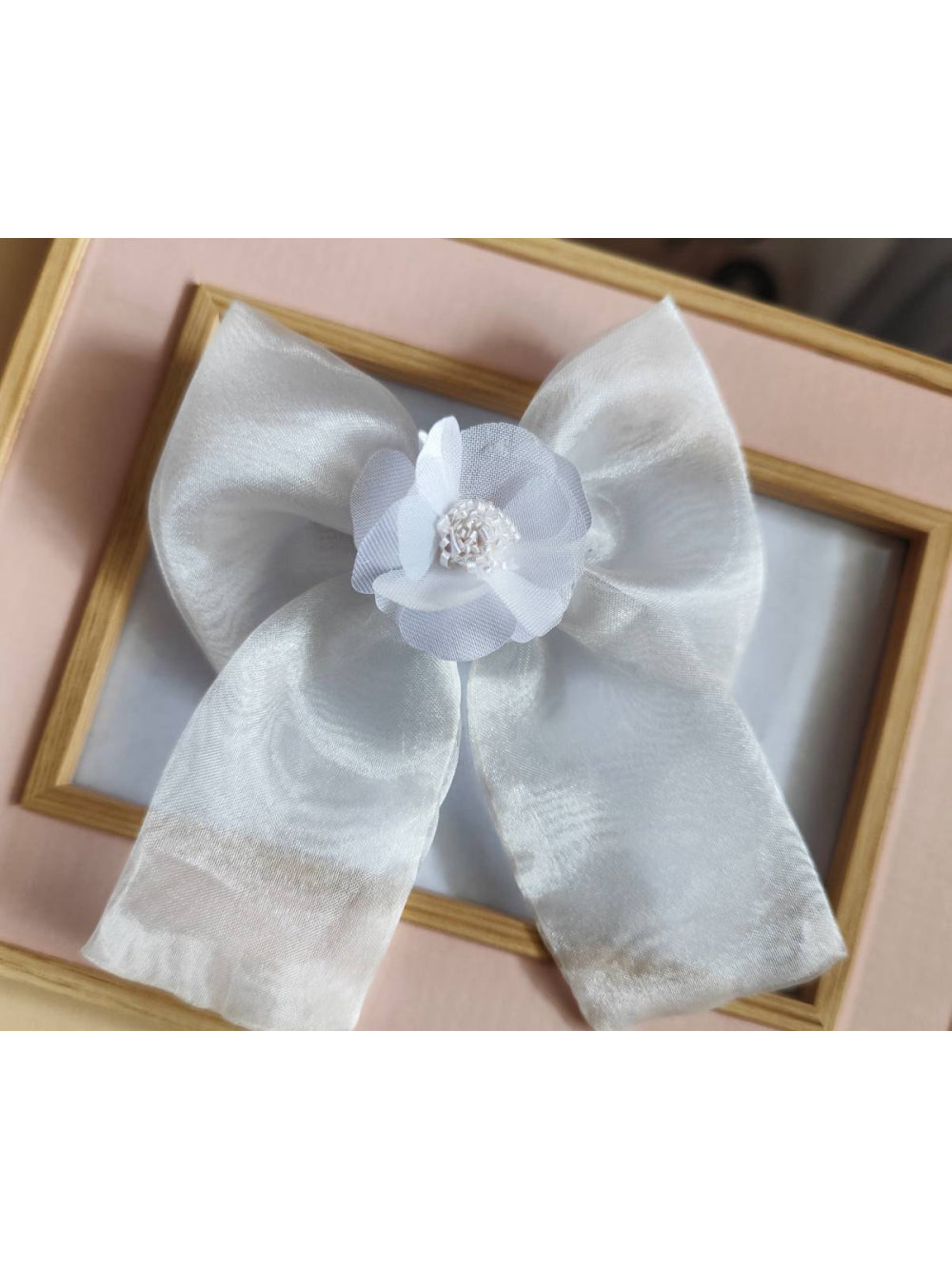 Laço de Organza com Flor de Cetim Delicado Daminhas Casamento