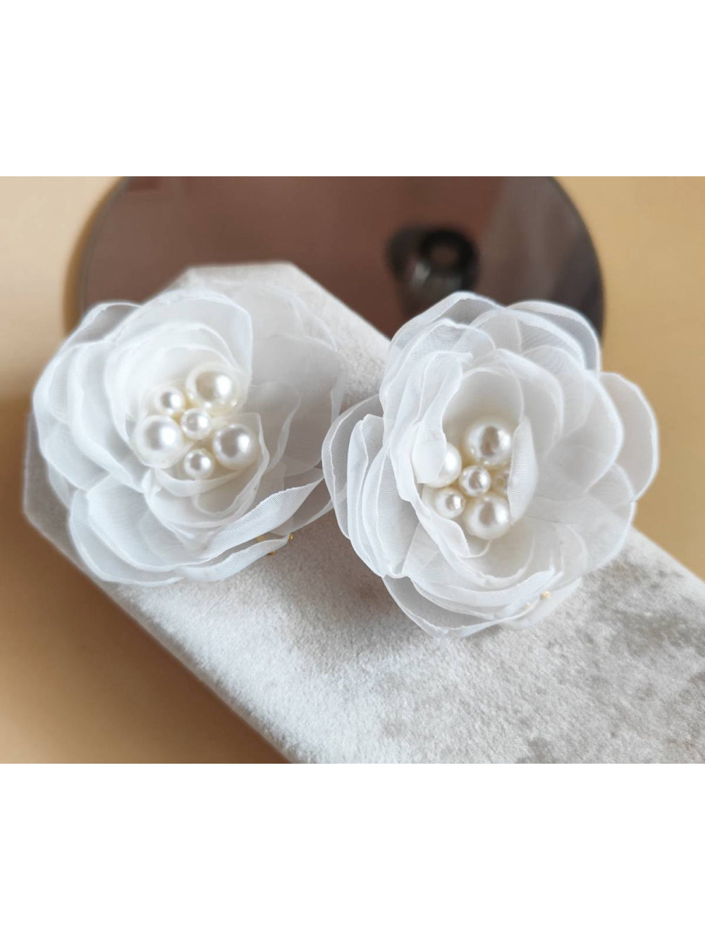 Par Camélia de Voal  com Pérolas Enfeite Penteado Noiva