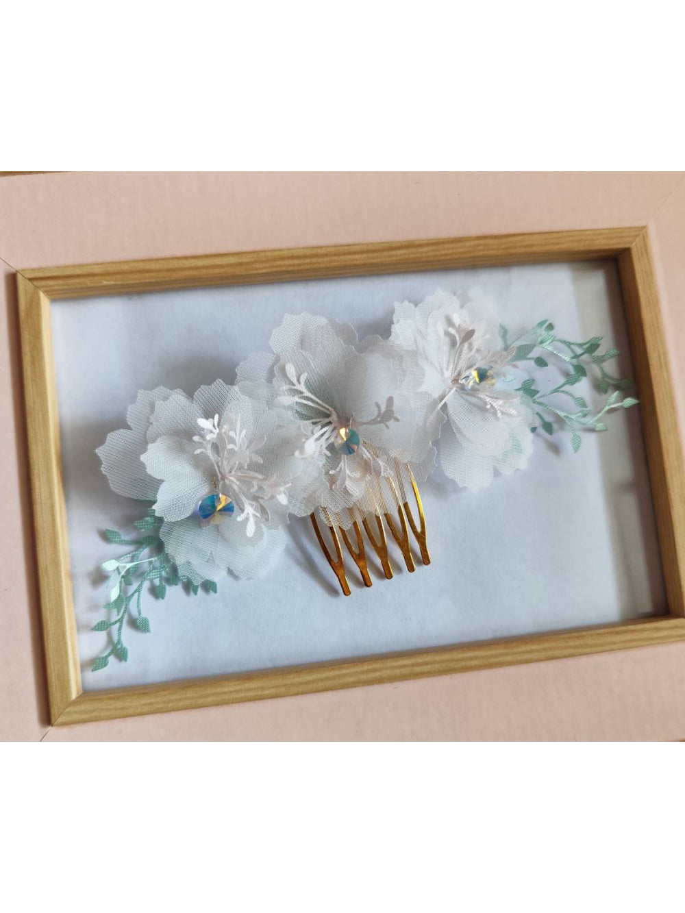 Arranjo Cabelo Flores de Organza e Cristais Delicado Daminha