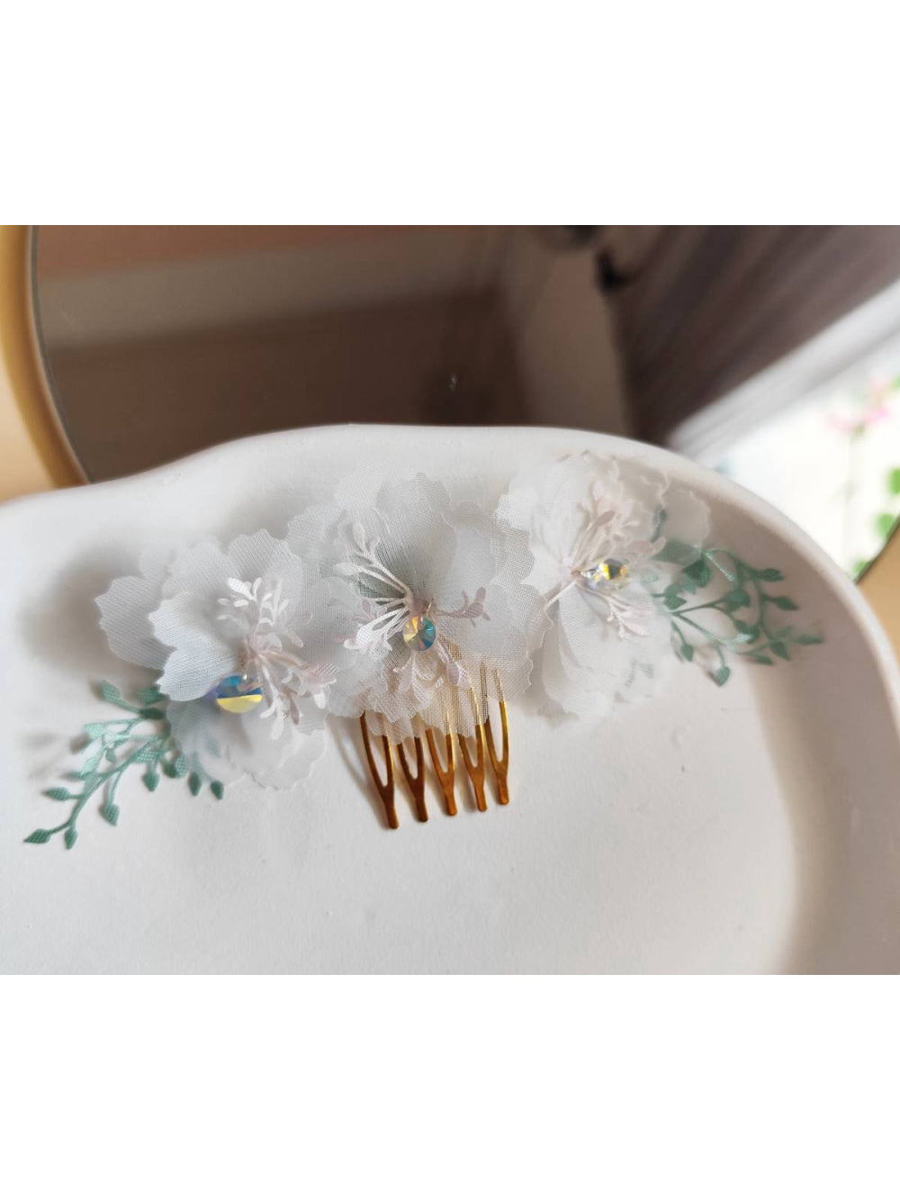 Arranjo Cabelo Flores de Organza e Cristais Delicado Daminha