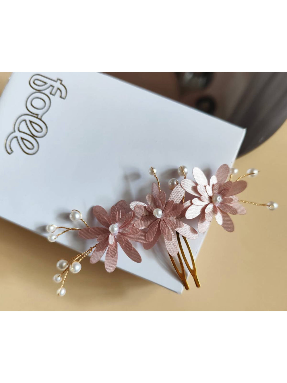 Arranjo Flor Cetim Rosê e Pérolas Penteado Infantil Daminha