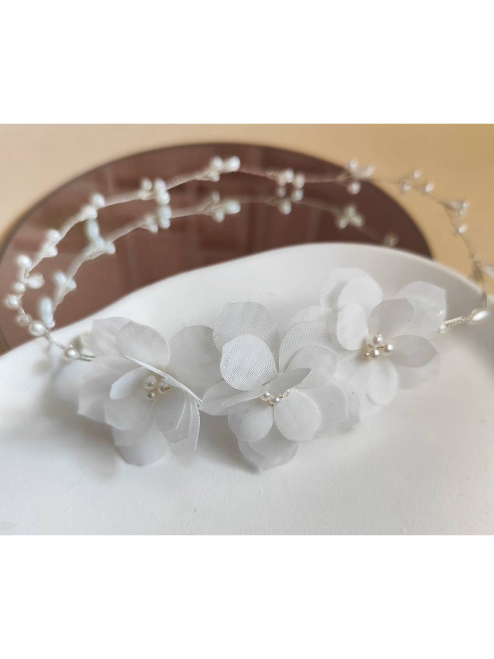 Grinalda Coroa Flores de Organza e Pérolas Noiva Daminha