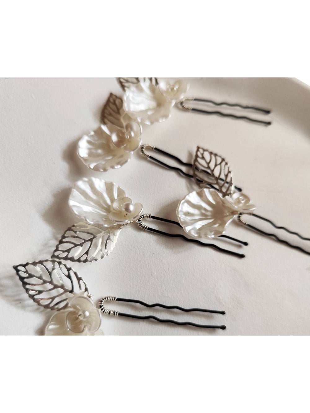 Grinalda Grampos Folhas Vazadas e Pérolas Penteado Noiva