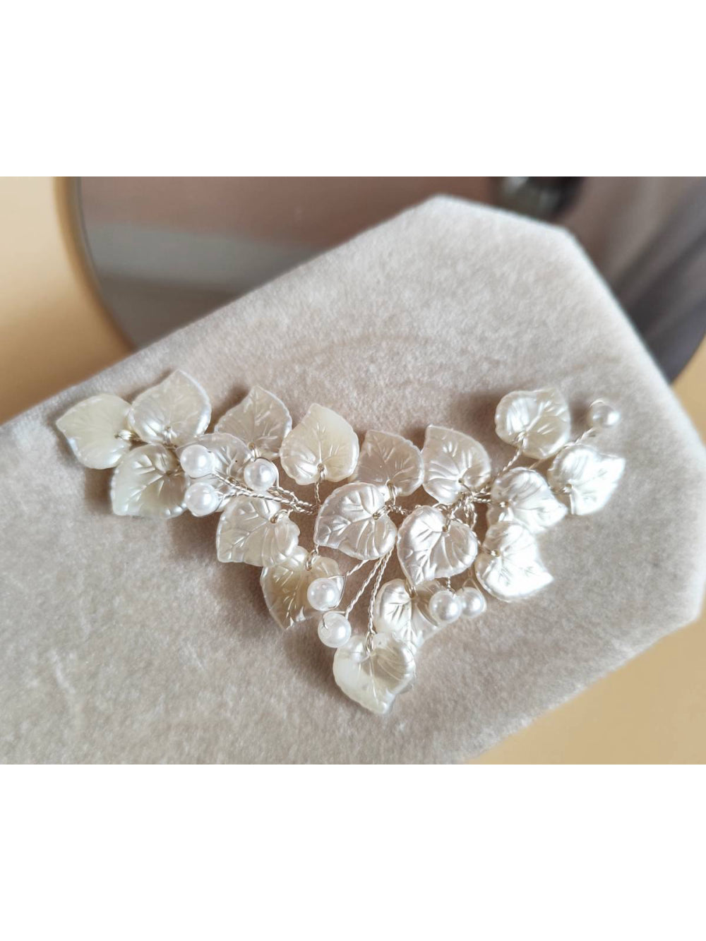 Arranjo Grinalda Folhas Coração de Pérola Penteado Noiva