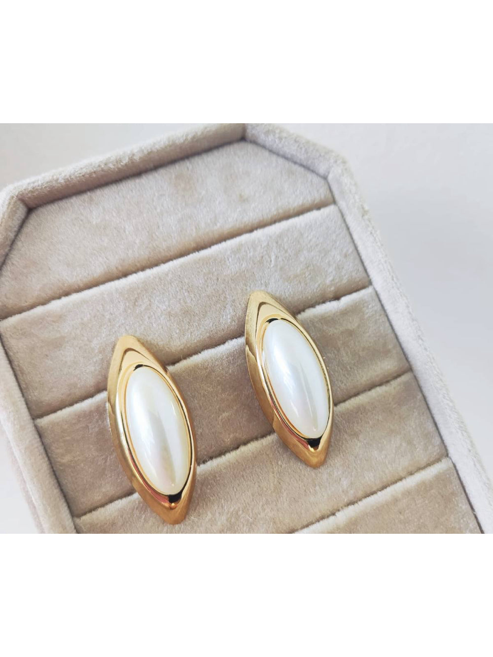 Brinco Pérola Navete Dourado Elegante Clássico Festas