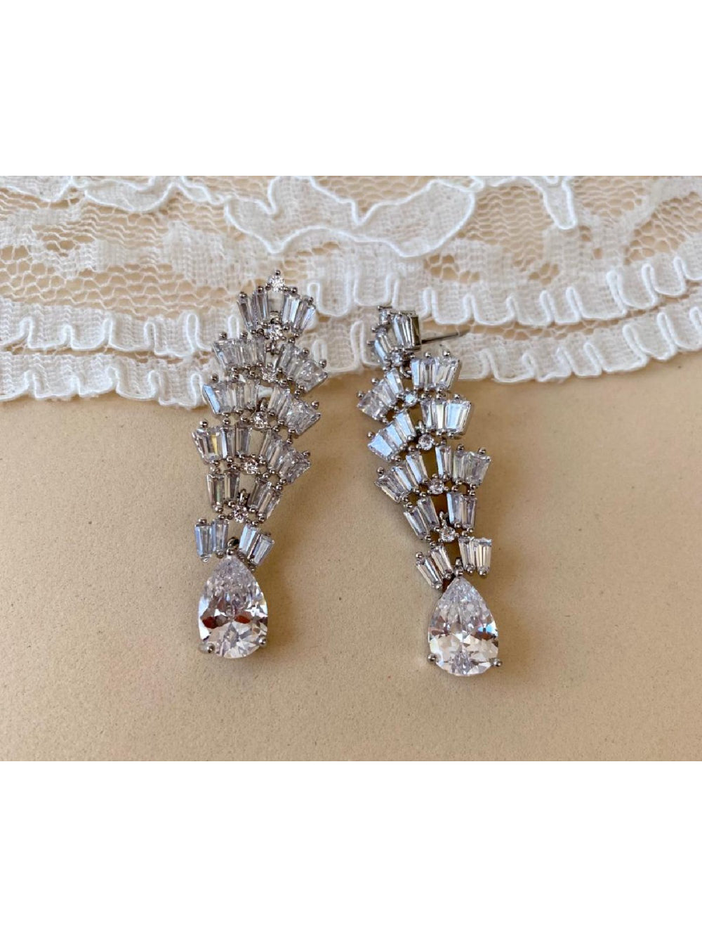 Brinco de Noivas com Zircônias Longo Luxo Delicado Prateado