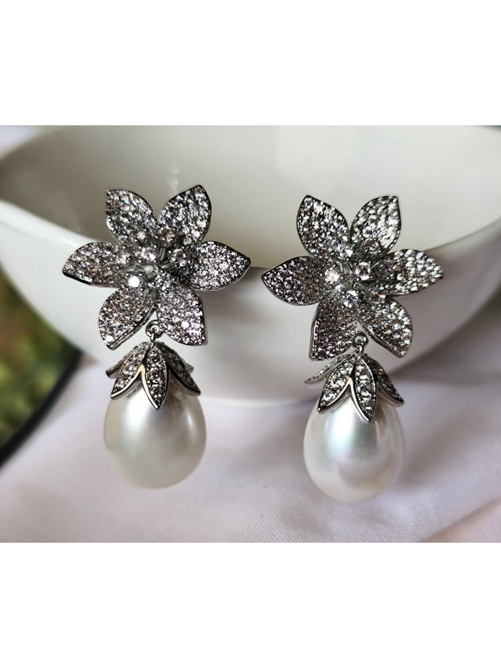 Brinco Noiva com Gota de Pérola e Flor Cravejada Festa