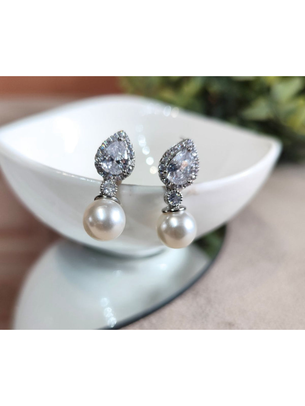 Brinco Mini Gota Cravejada com Pérola Festa Noiva