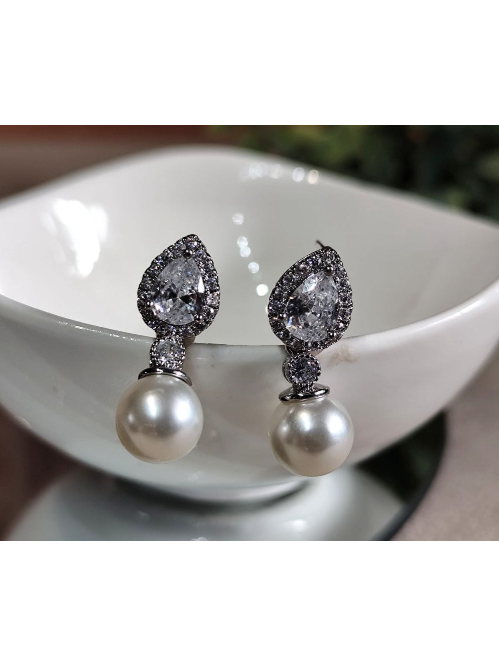 Brinco Mini Gota Cravejada com Pérola Festa Noiva