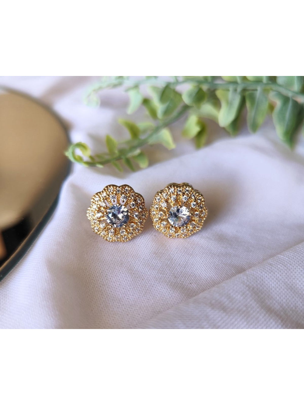 Brinco Noiva Redondo Dourado Cravejado Zircônia