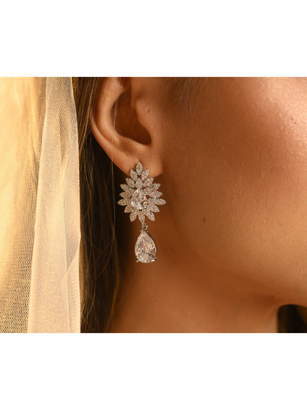 Brinco Noiva Exclusivo com Flor e Gota Cristalina Festa