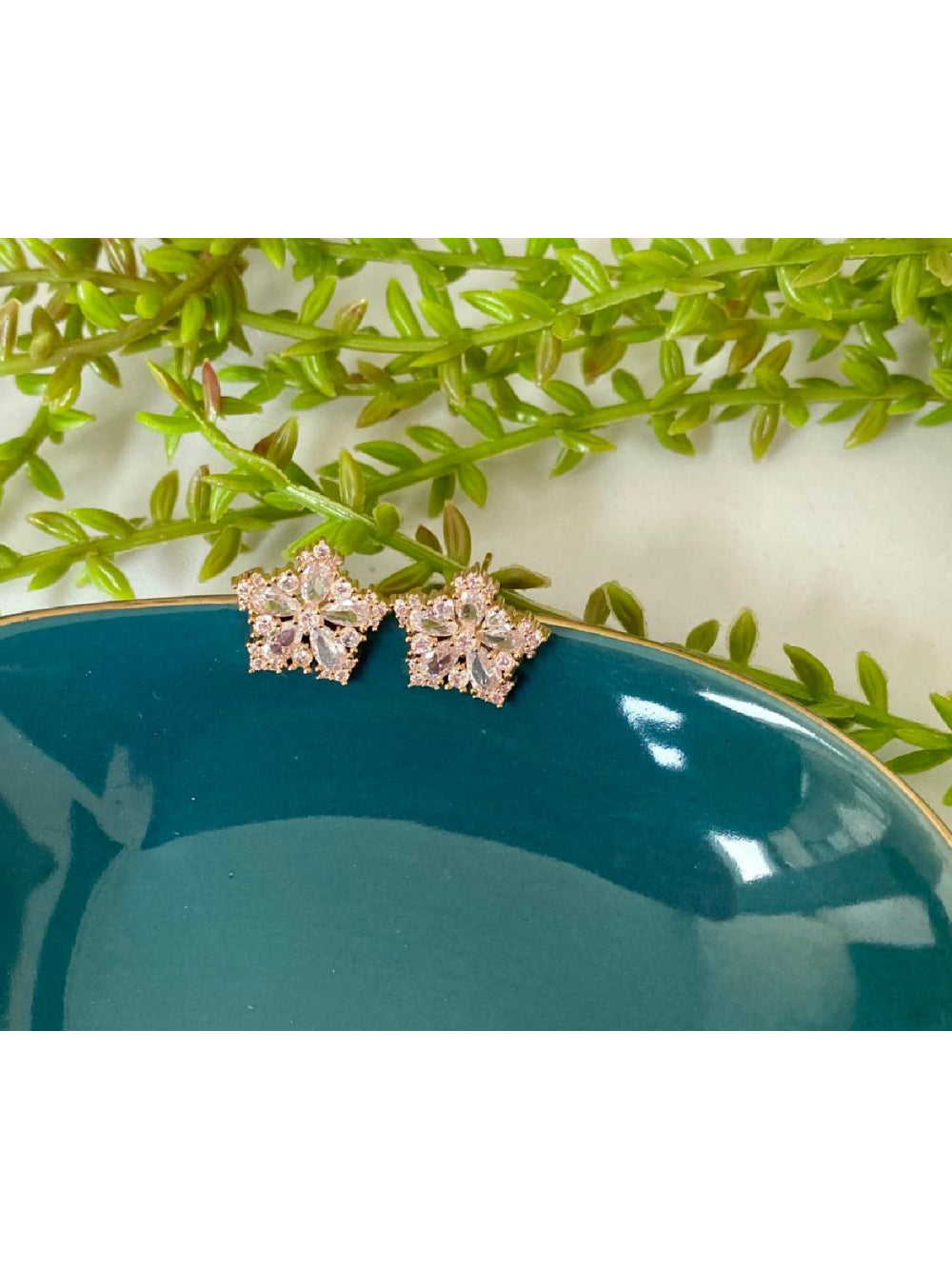 Brinco Flor de Zircônia Dourado Bijuteria Daminhas Festas