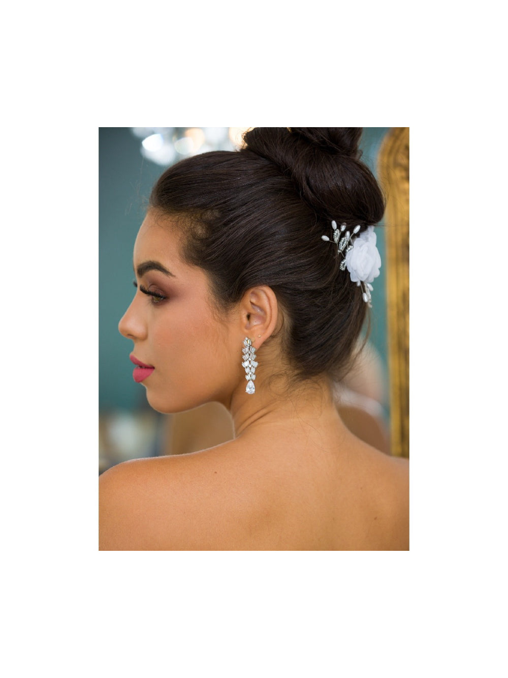 Arranjo de Cabelo para Noivas Rosas Brancas e Pérolas