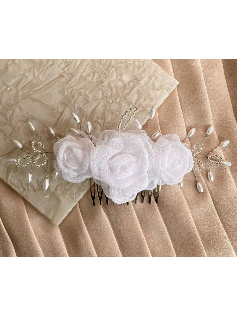 Arranjo de Cabelo para Noivas Rosas Brancas e Pérolas