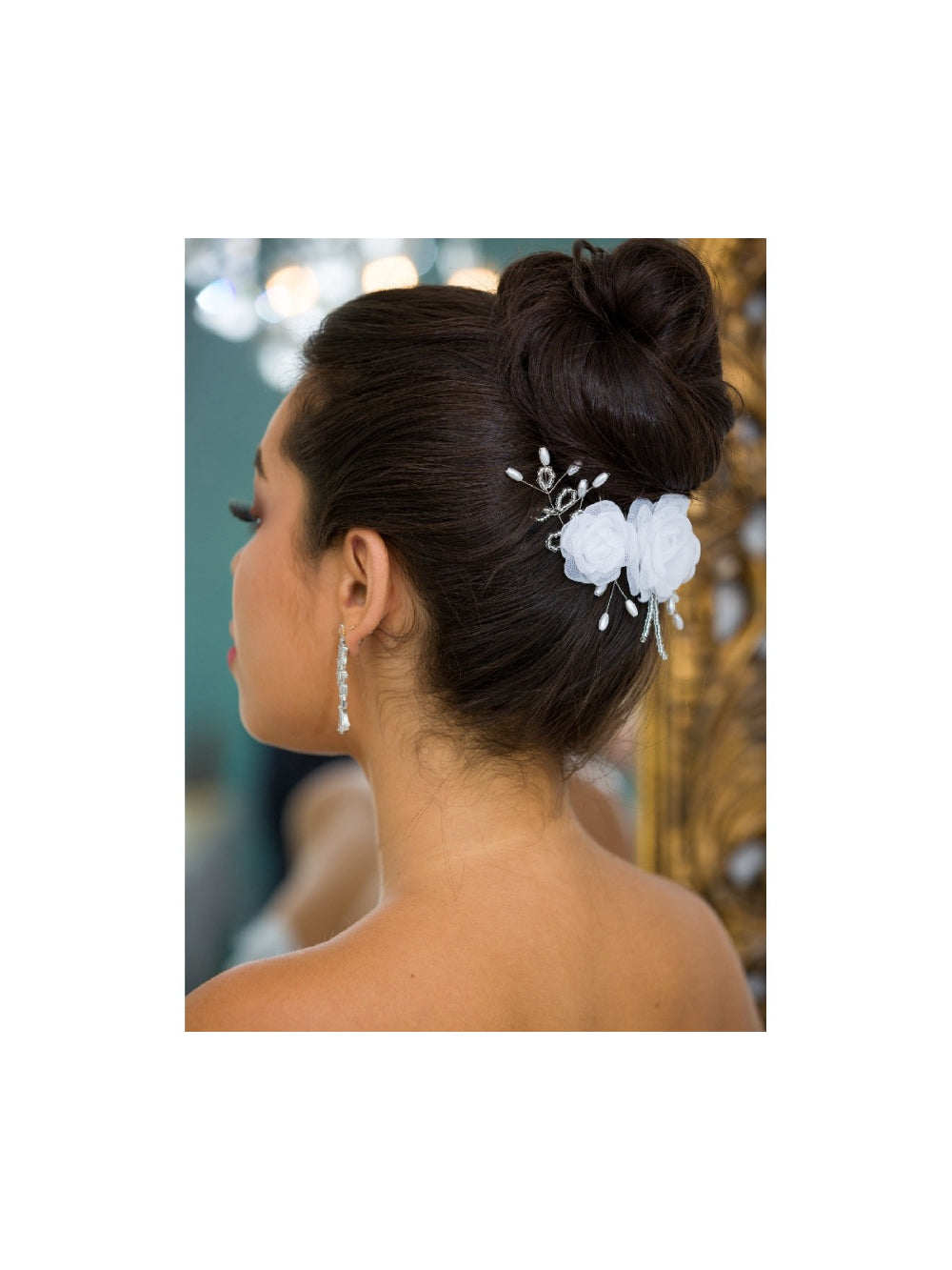 Arranjo de Cabelo para Noivas Rosas Brancas e Pérolas