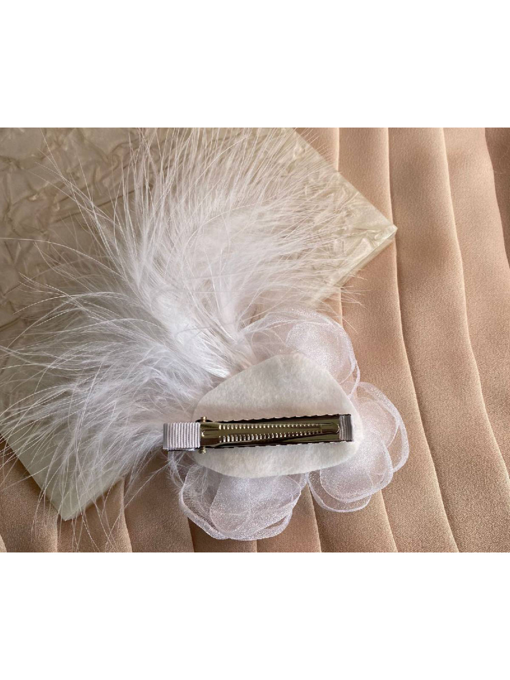 Enfeite de Cabelo Flores de Tecido com Plumas Noiva Madrinha