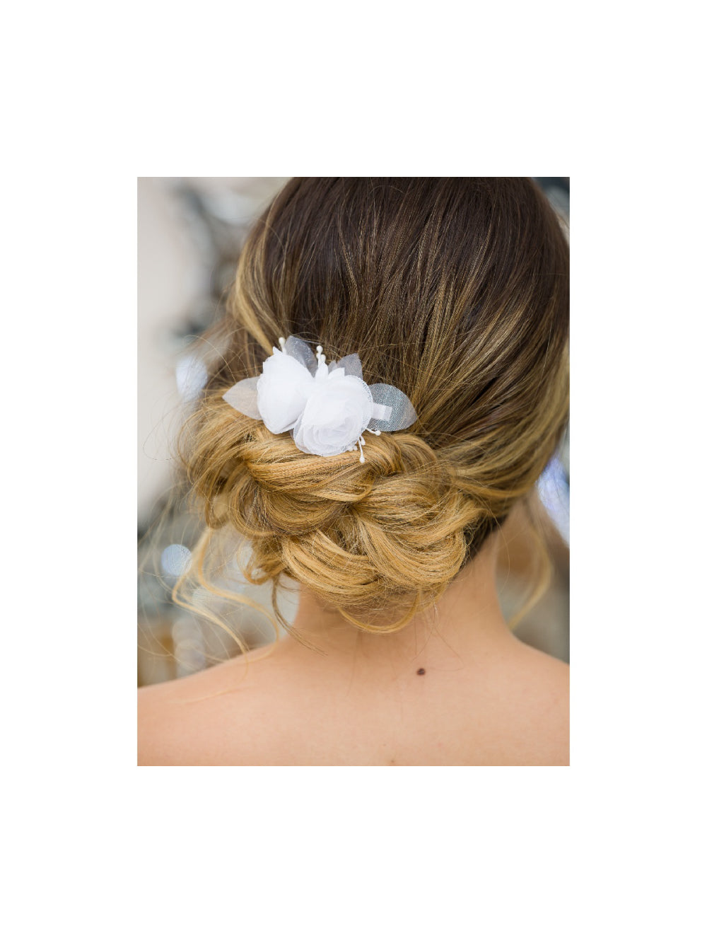 Arranjo de Cabelo para Noivas com Flores de Tecido Brancas