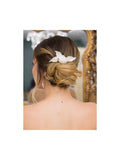 Arranjo de Cabelo Grinalda para Noivas Flor e Folhas Nude