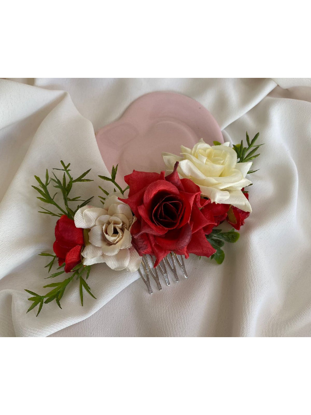 Arranjo de Cabelo Grinalda Rosas Vermelhas e Nude para Noiva