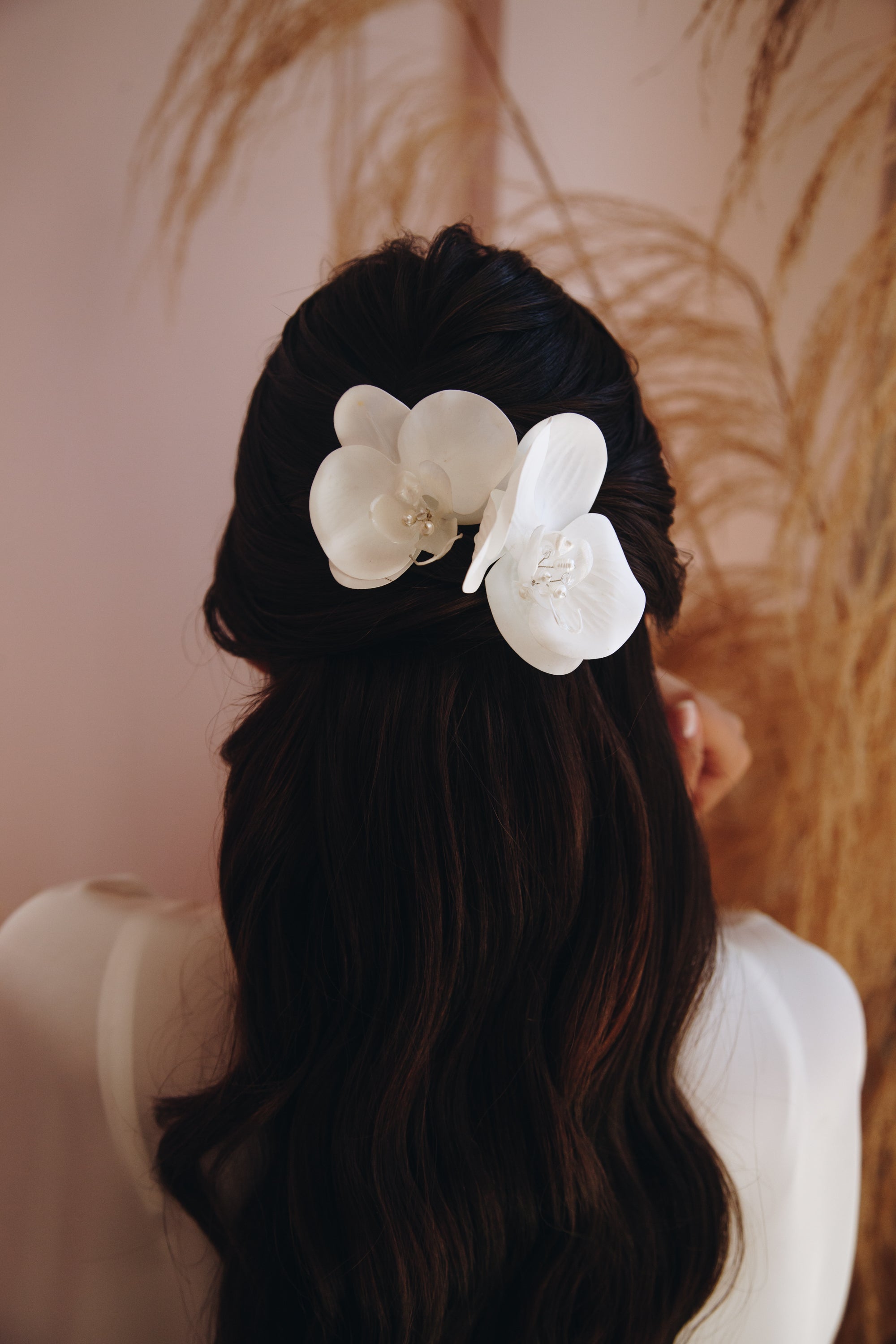 Par de Grampos Orquídeas com perolas Fulanas de Tal