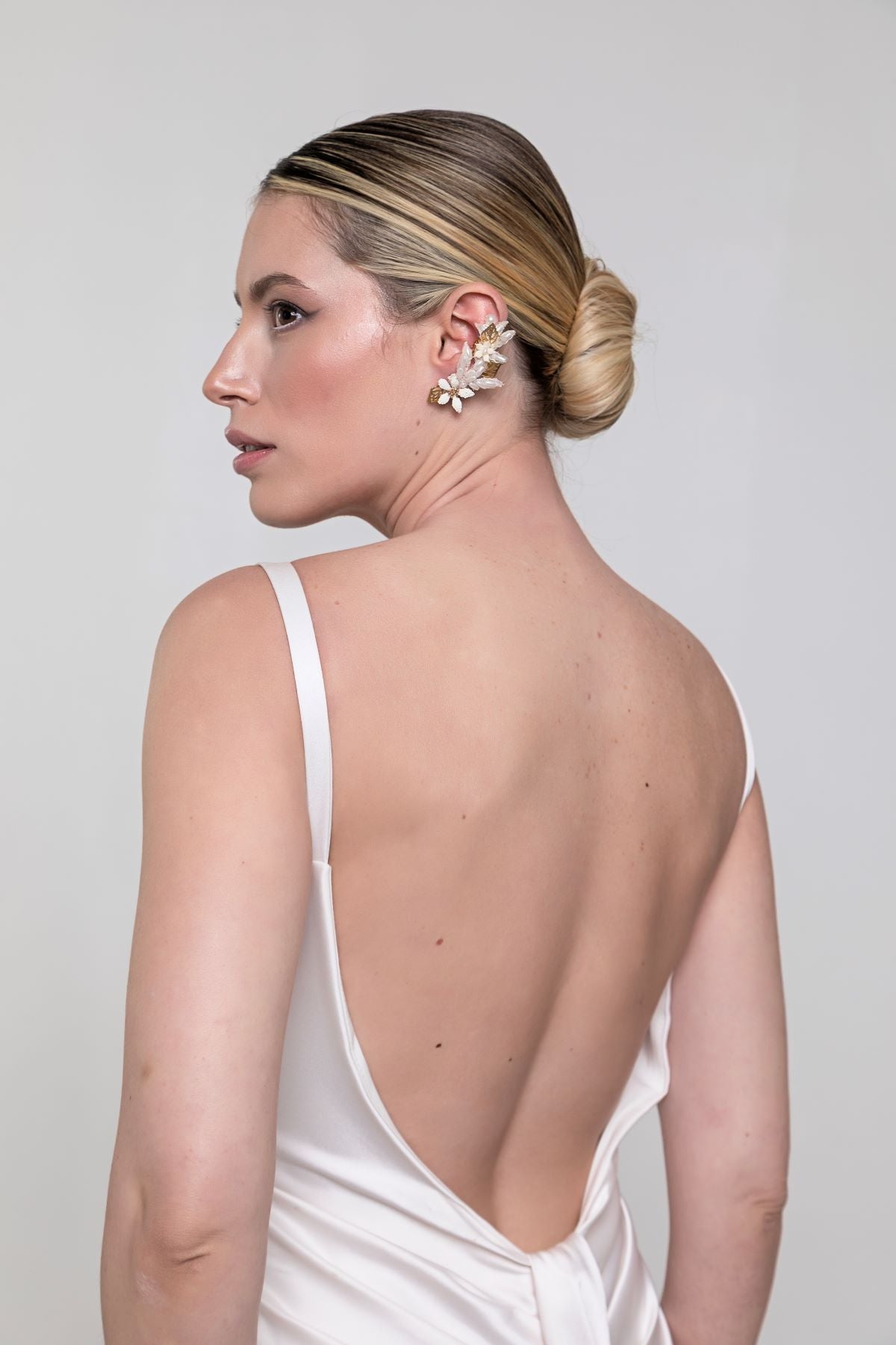 Brinco Ear Cuff para Noiva Flores de Laranjeira  Fulanas de Tal