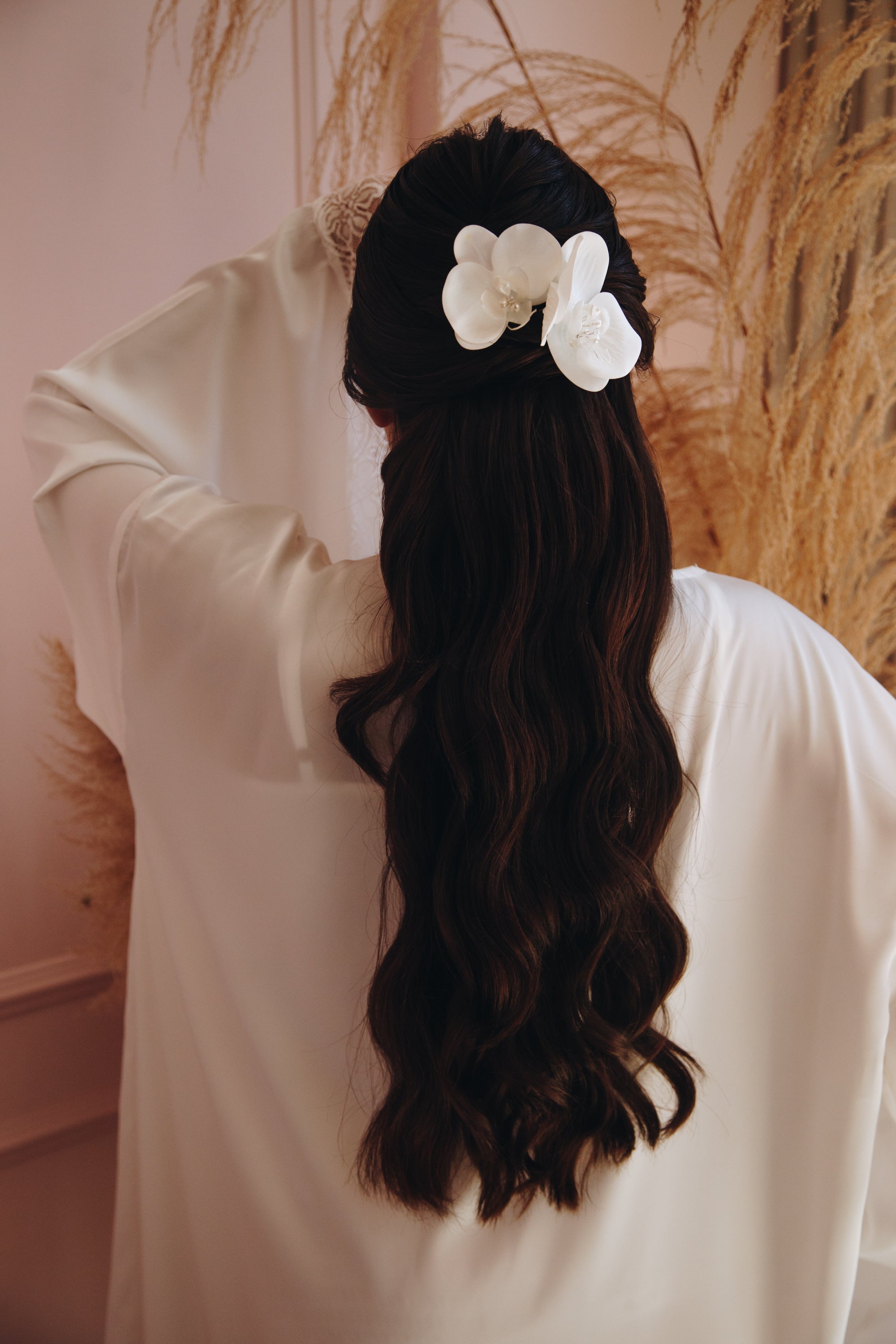 Par de Grampos Orquídeas com perolas Fulanas de Tal