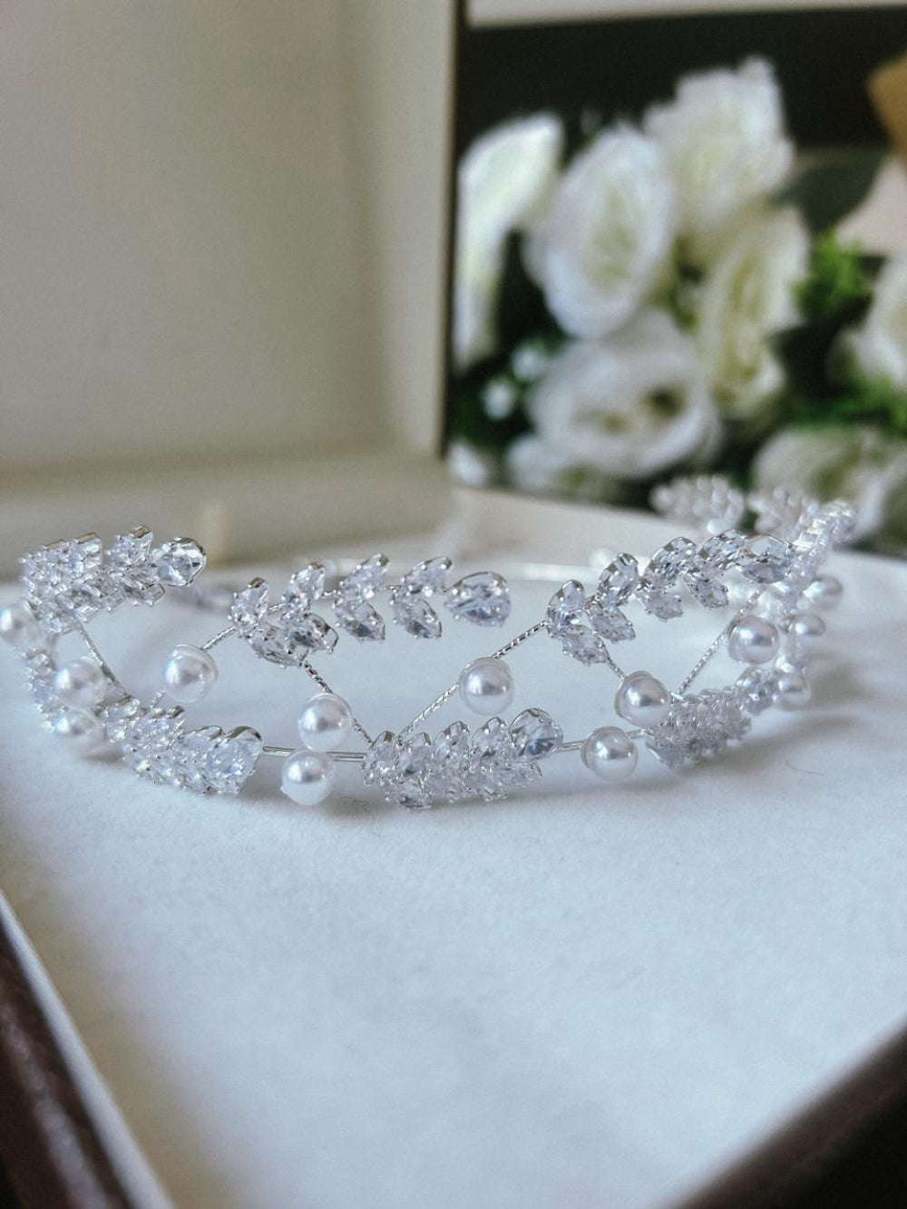 Tiara de Noiva Zircônia e Perola Sophie Bride Boutique