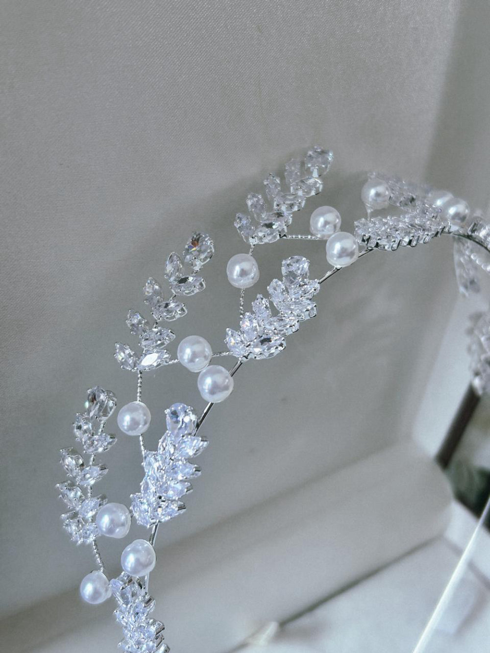 Tiara de Noiva Zircônia e Perola Sophie Bride Boutique