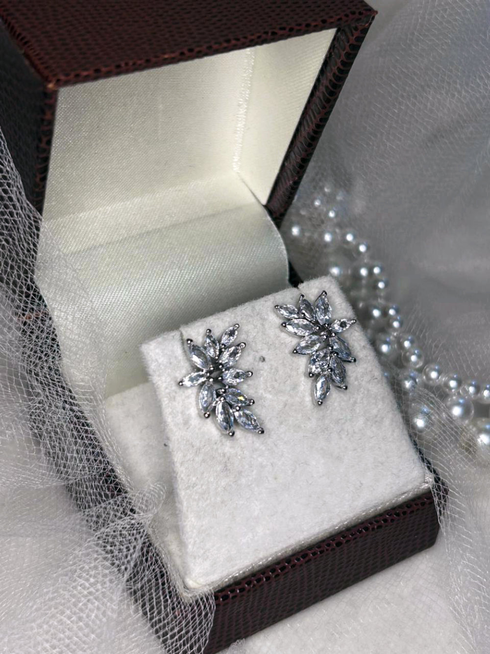 Brinco Ear Cuff Noiva e Festa Folhas de Zircônia Bride Boutique