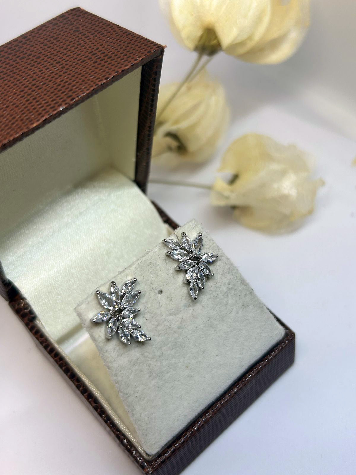 Brinco Ear Cuff Noiva e Festa Folhas de Zircônia Bride Boutique