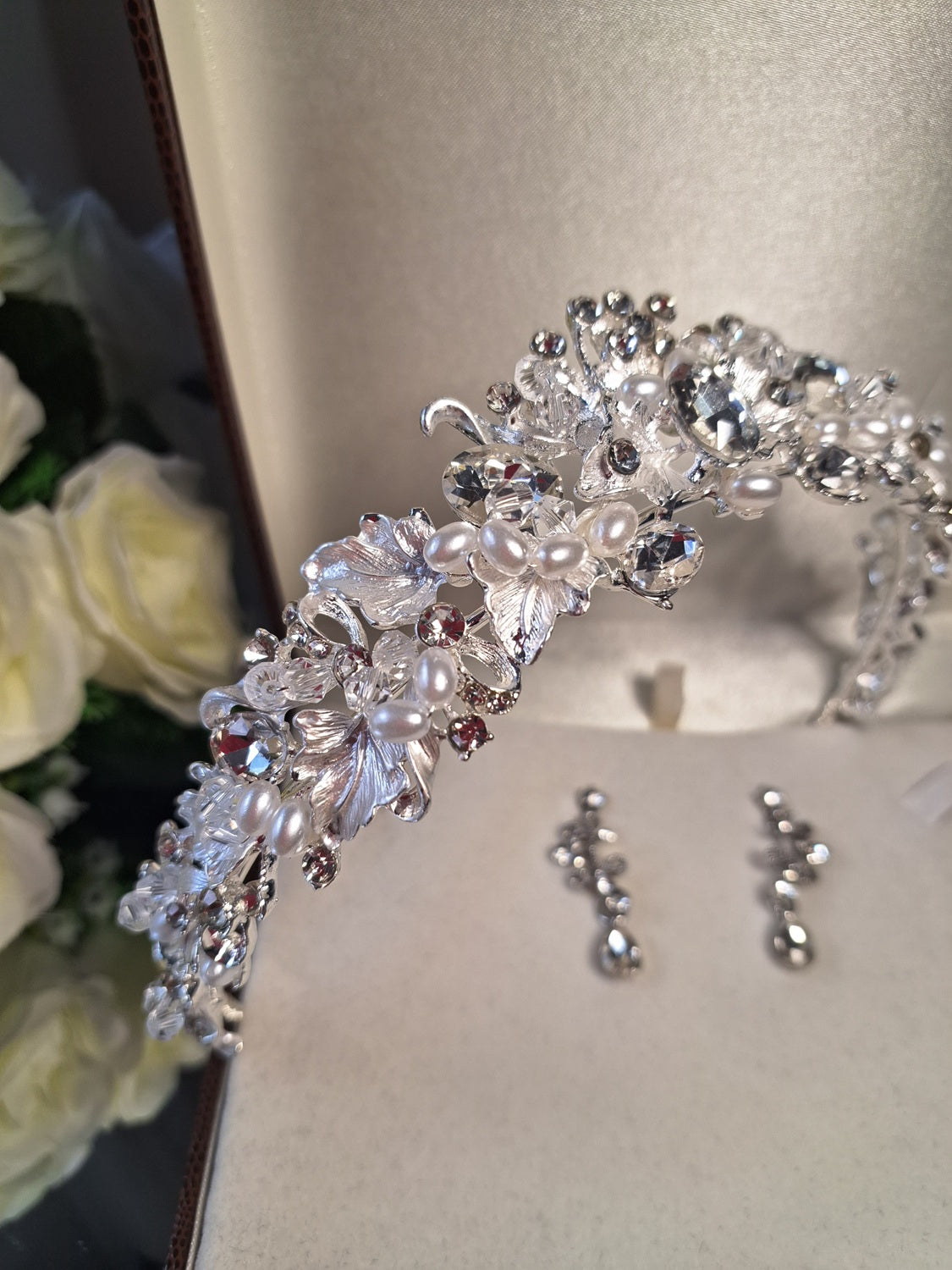Coroa de Noiva Tiara Floral Prata Bride Boutique