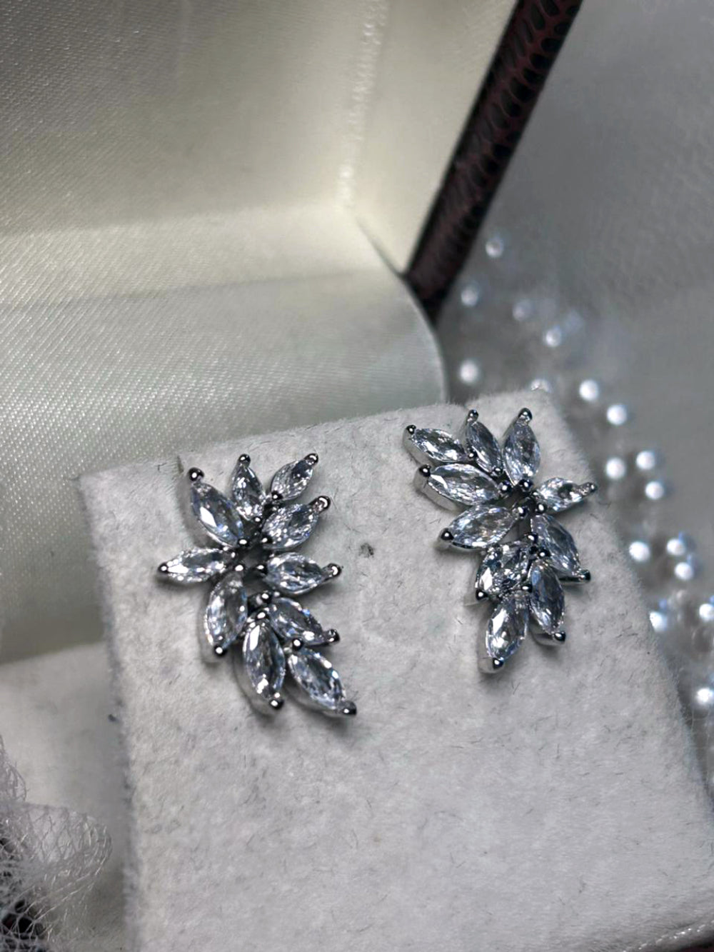 Brinco Ear Cuff Noiva e Festa Folhas de Zircônia Bride Boutique