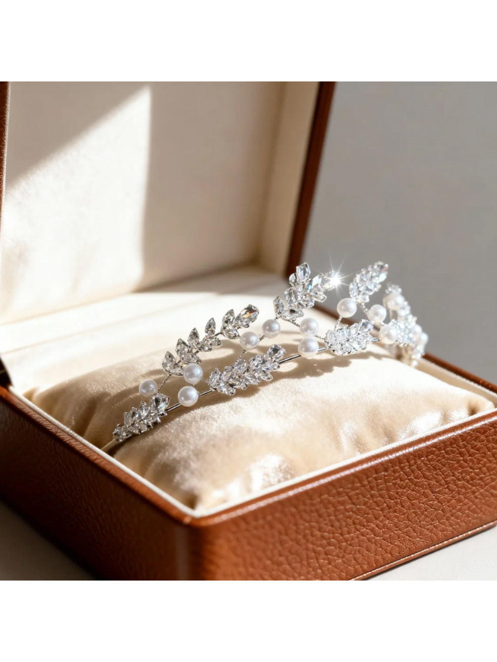 Tiara de Noiva Zircônia e Perola Sophie Bride Boutique