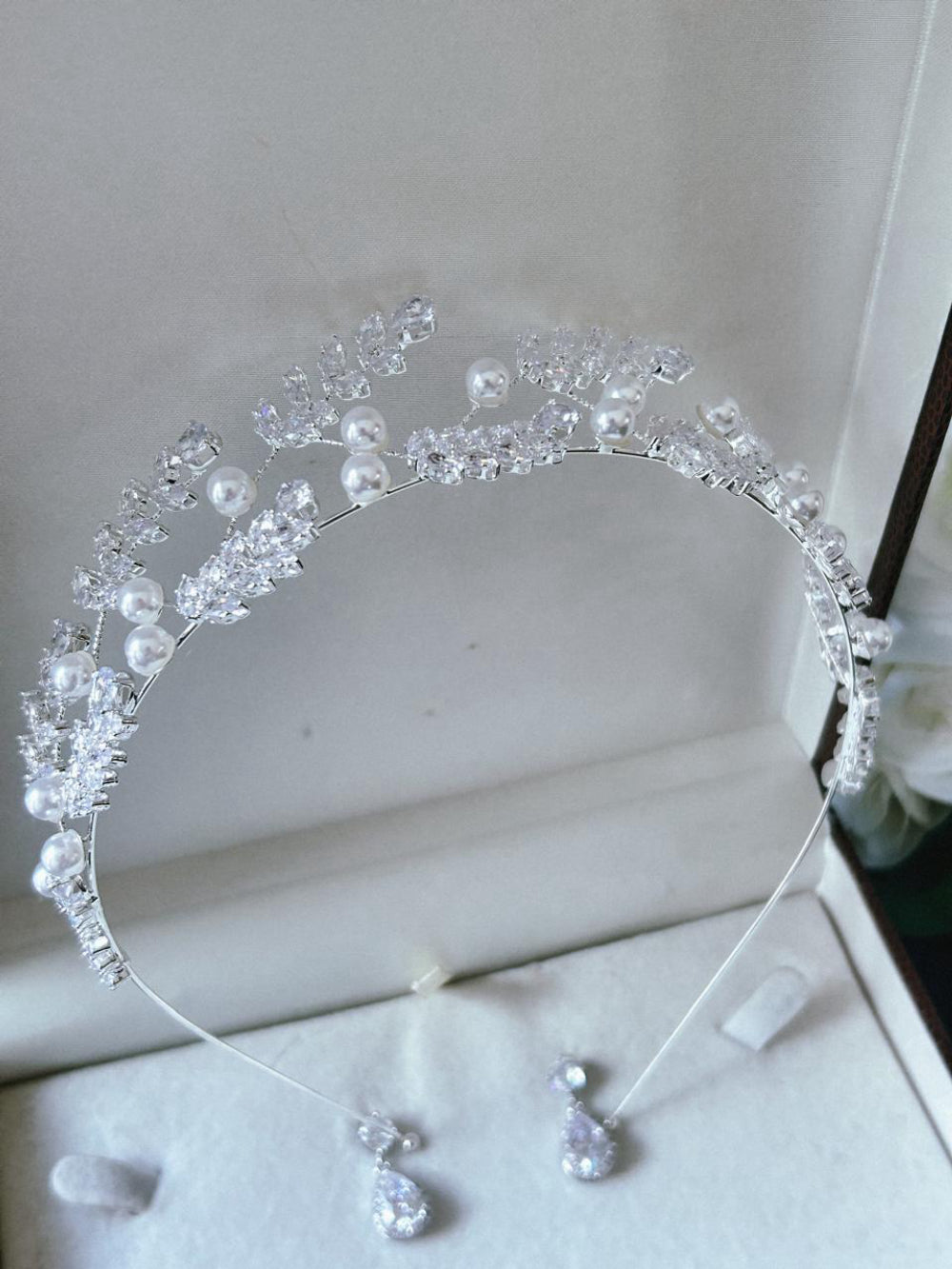 Tiara de Noiva Zircônia e Perola Sophie Bride Boutique