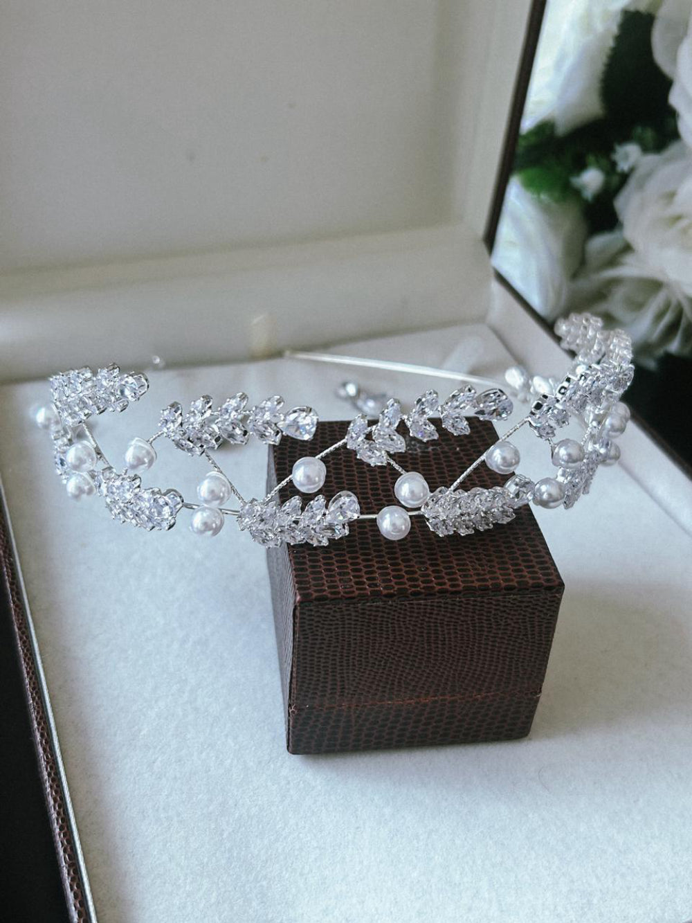 Tiara de Noiva Zircônia e Perola Sophie Bride Boutique
