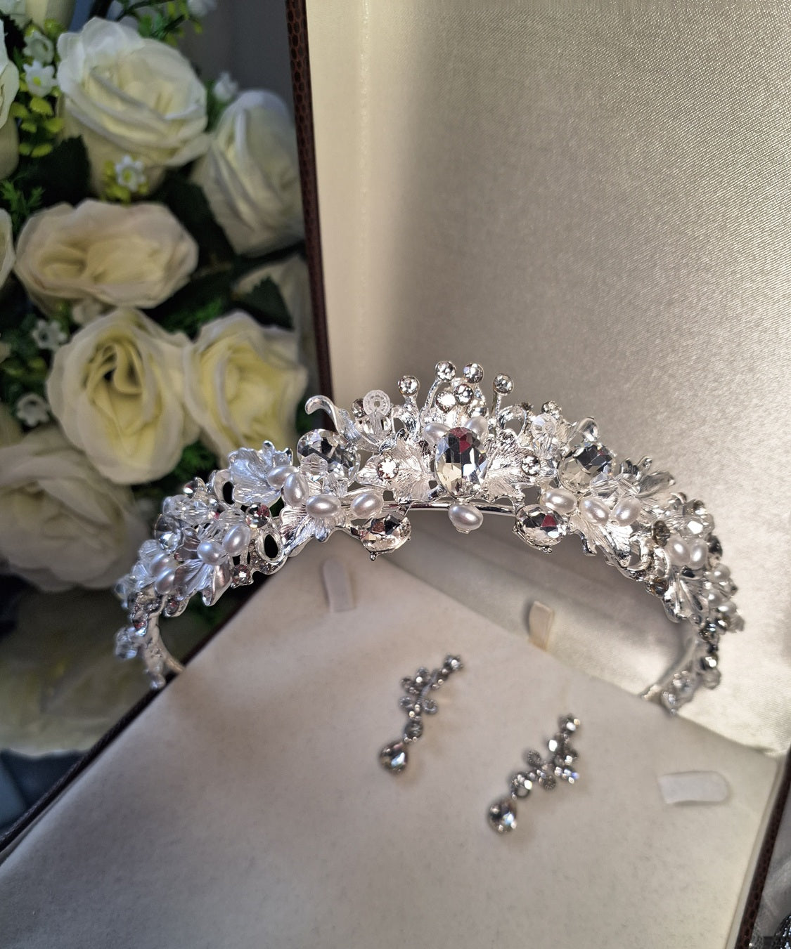Coroa de Noiva Tiara Floral Prata Bride Boutique