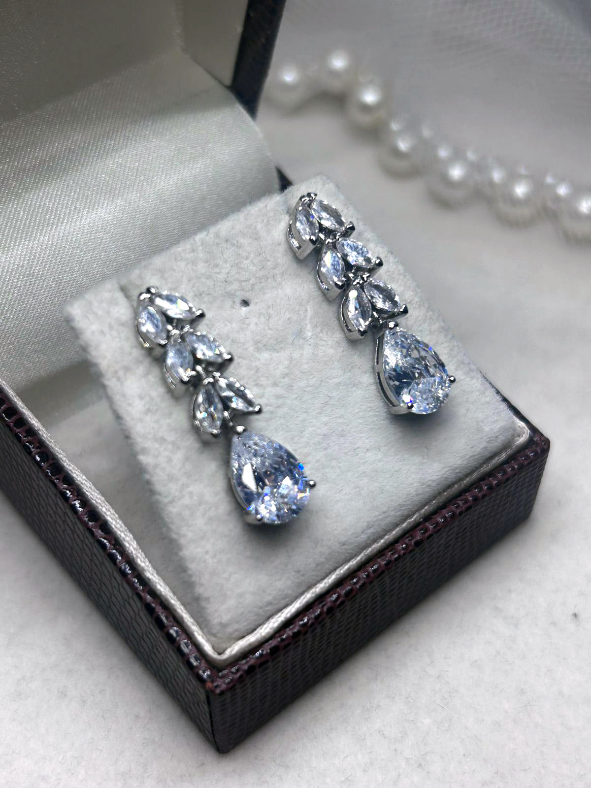 Brinco de Noiva Folhas de Zircônia Emma Bride Boutique