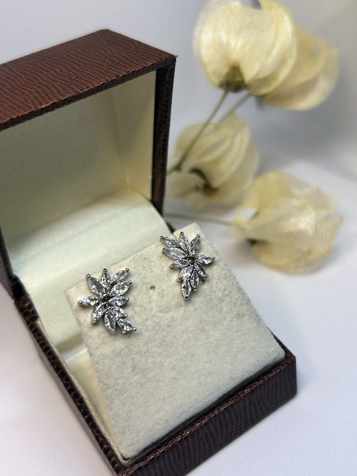 Brinco Ear Cuff Noiva e Festa Folhas de Zircônia Bride Boutique
