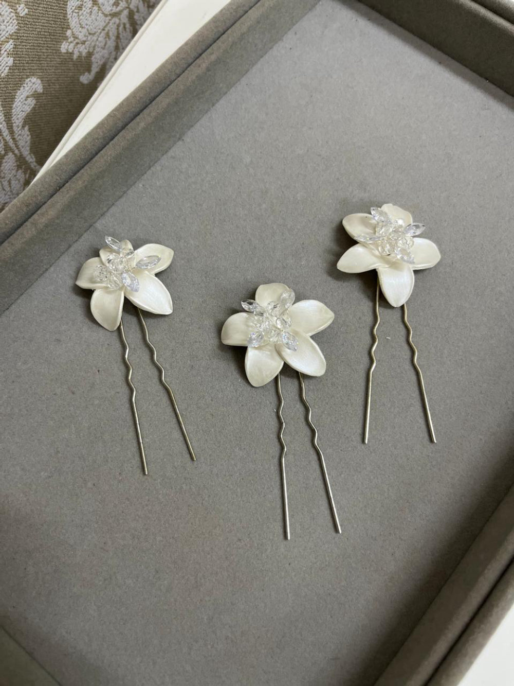Trio de Grampos Mini Lirios Prigrinaldas