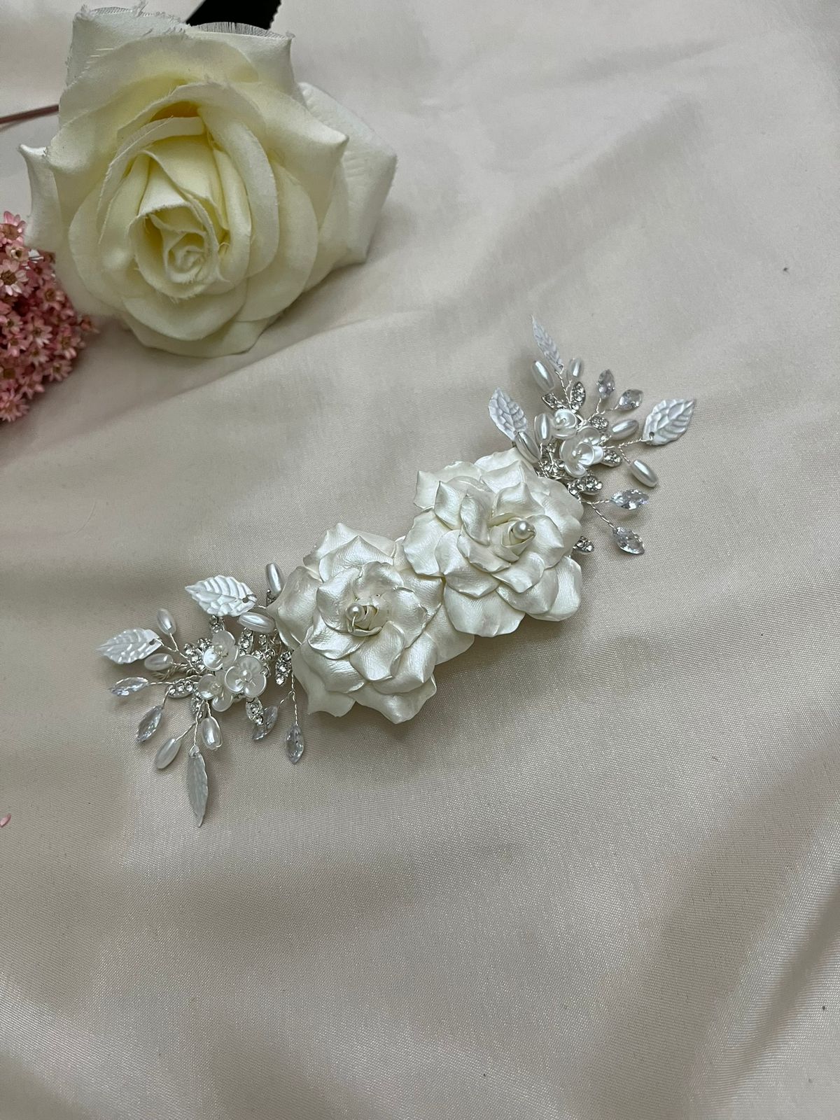 Pente Floral base em metal Prigrinaldas